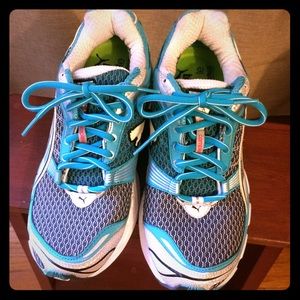 Puma sneakers size 8